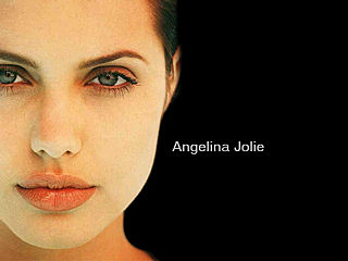 download Angelina Jolie Screensaver