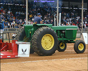 download Tractor Pull Screensaver